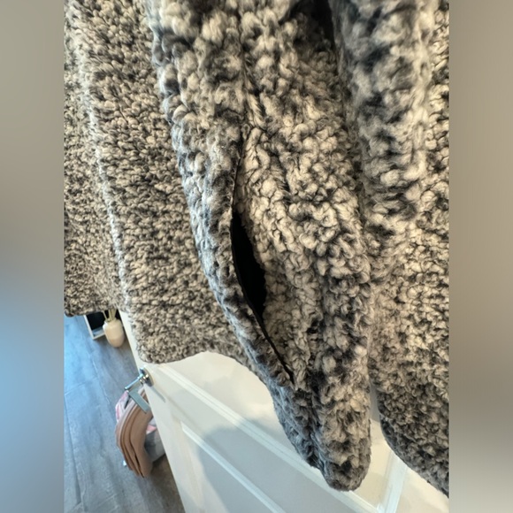 Fuzzy sweater, with pockets. Size XL from Walmart. - Picture 3 of 4